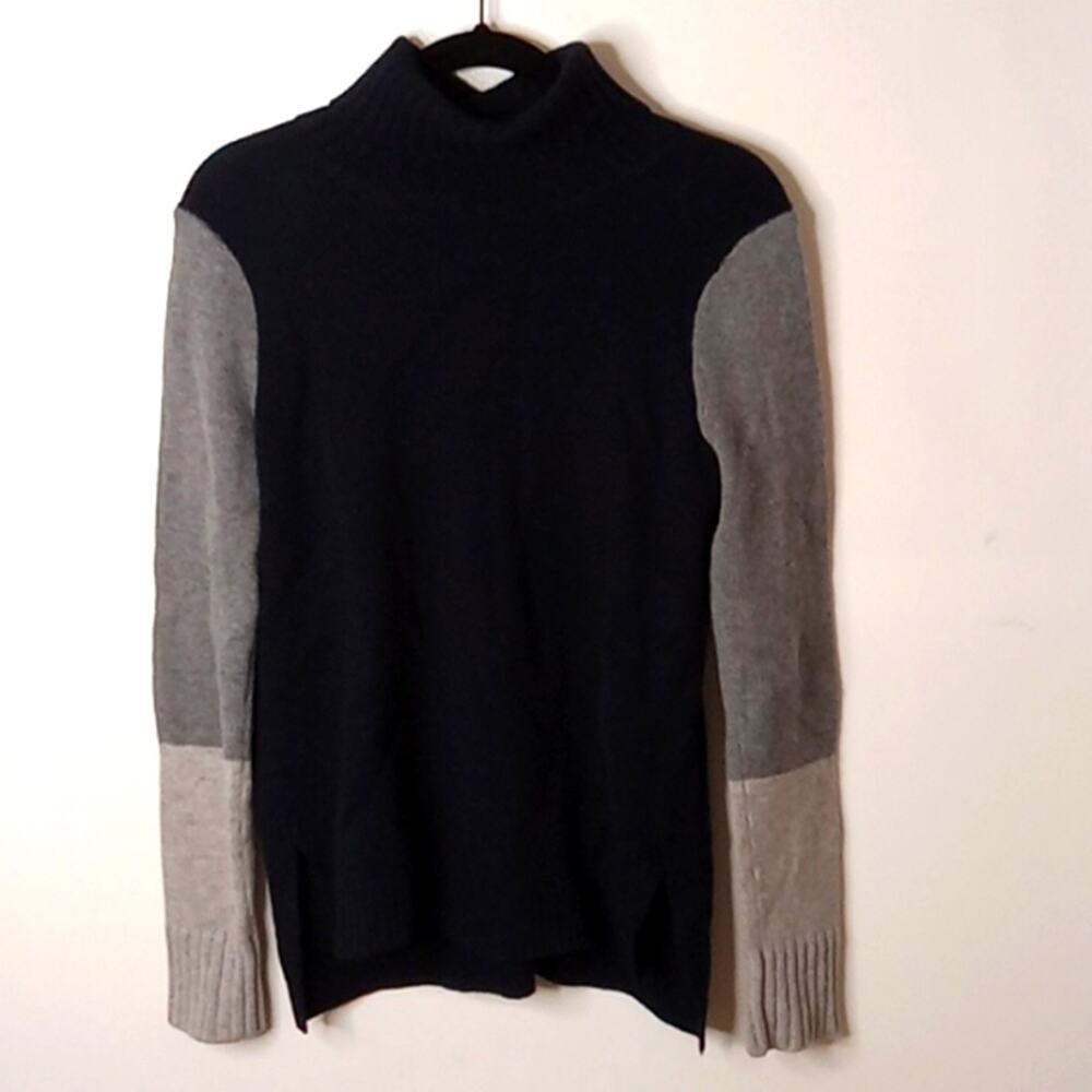 Vince Women's Small/Petite Tri Colorblock Turtleneck Sweater. Y2K, Winter, Warm
